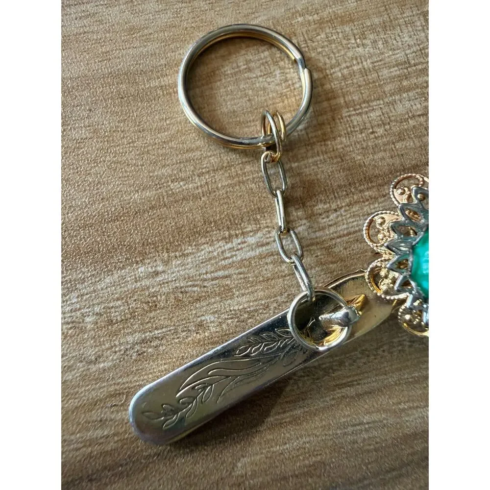 6/$25 Vintage Kings Key Finder Los Angeles Clip Silver with Green Faux Stone